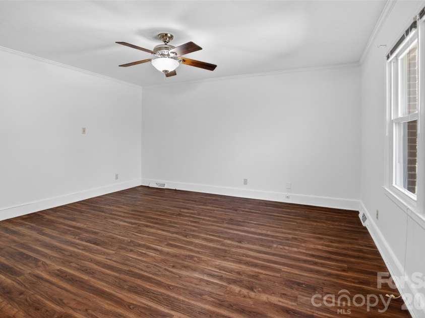 46 Pinecrest Avenue, Great Falls, SC 29055.  MLS# CAR4354647, YatesRealty ID 16867. 