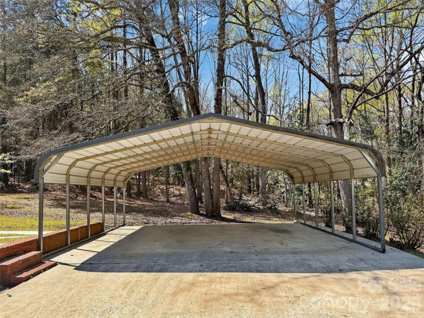 46 Pinecrest Avenue, Great Falls, SC 29055.  MLS# CAR4354647, YatesRealty ID 16867. 
