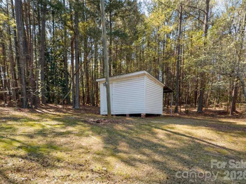 46 Pinecrest Avenue, Great Falls, SC 29055.  MLS# CAR4354647, YatesRealty ID 16867. 