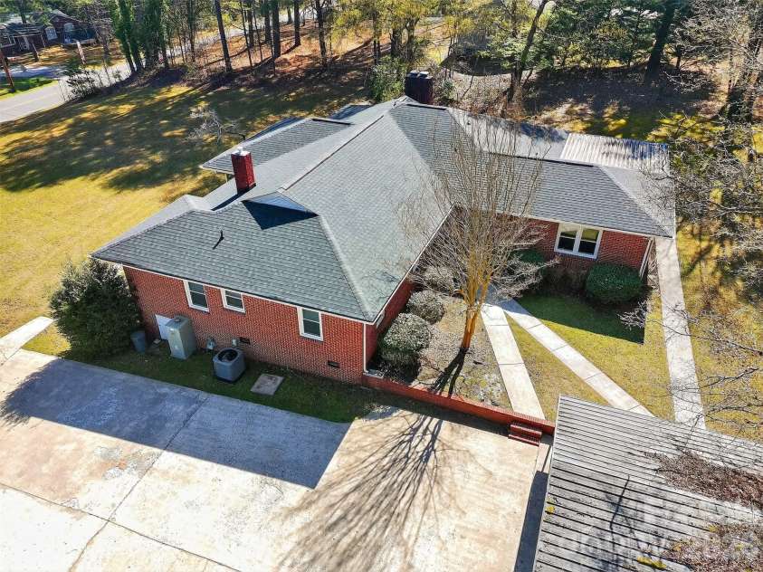 46 Pinecrest Avenue, Great Falls, SC 29055.  MLS# CAR4354647, YatesRealty ID 16867. 
