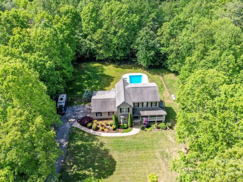 69 Ivy Lane, Fletcher, NC 28732.  MLS# CAR4257860, YatesRealty ID 16867. 