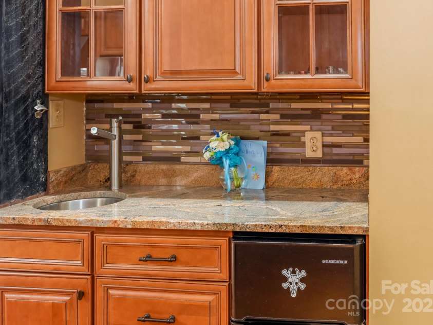 69 Ivy Lane, Fletcher, NC 28732.  MLS# CAR4257860, YatesRealty ID 16867. 