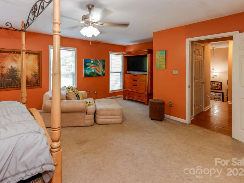 69 Ivy Lane, Fletcher, NC 28732.  MLS# CAR4257860, YatesRealty ID 16867. 