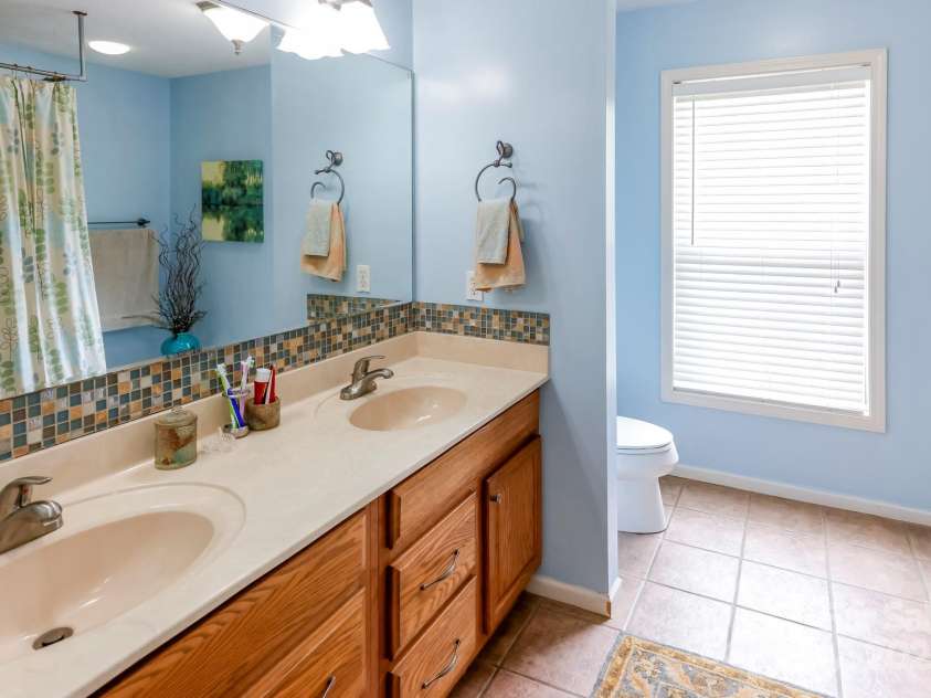 69 Ivy Lane, Fletcher, NC 28732.  MLS# CAR4257860, YatesRealty ID 16867. 