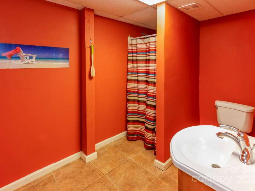 69 Ivy Lane, Fletcher, NC 28732.  MLS# CAR4257860, YatesRealty ID 16867. 