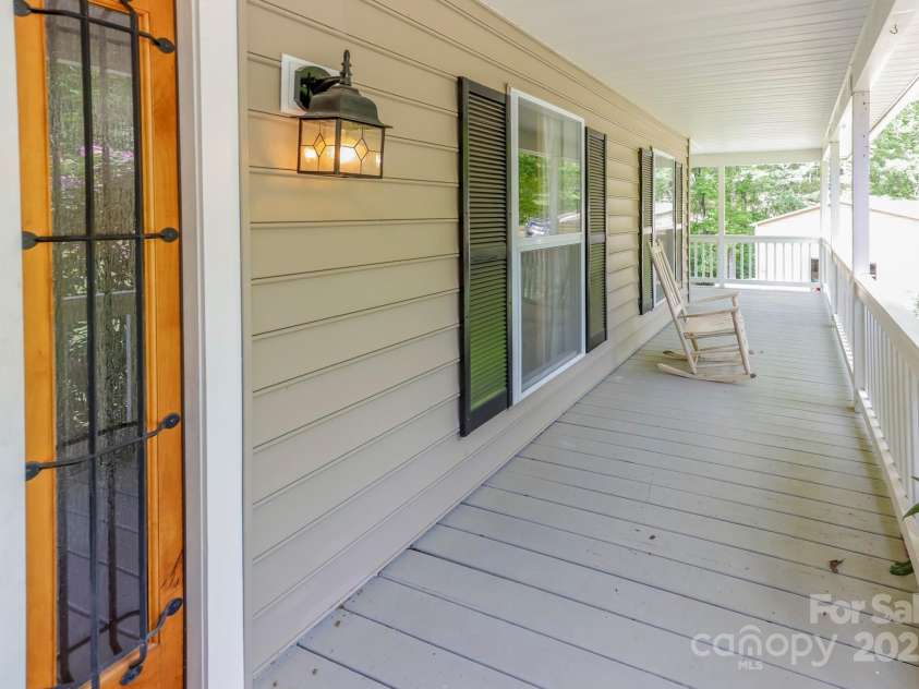 69 Ivy Lane, Fletcher, NC 28732.  MLS# CAR4257860, YatesRealty ID 16867. 
