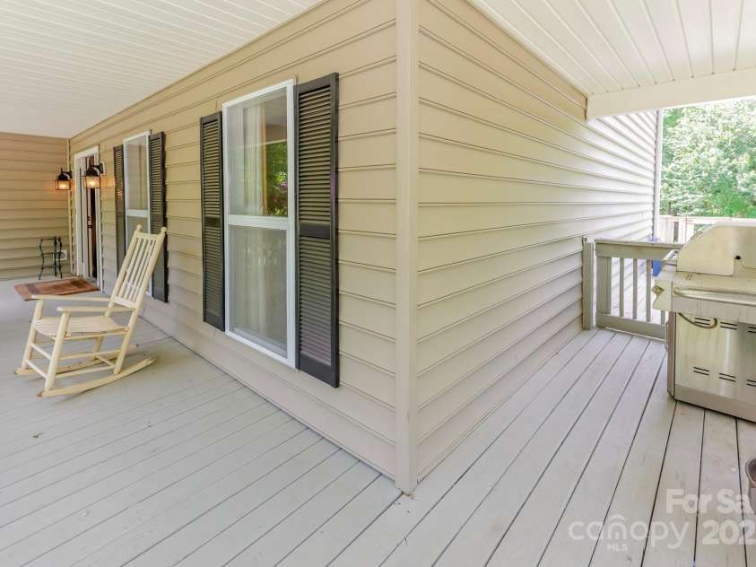 69 Ivy Lane, Fletcher, NC 28732.  MLS# CAR4257860, YatesRealty ID 16867. 