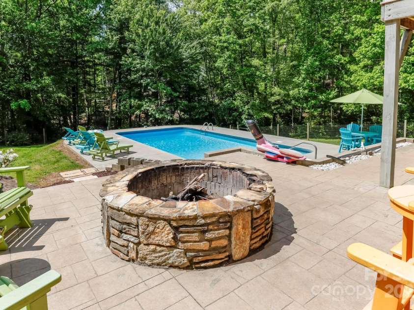 69 Ivy Lane, Fletcher, NC 28732.  MLS# CAR4257860, YatesRealty ID 16867. 