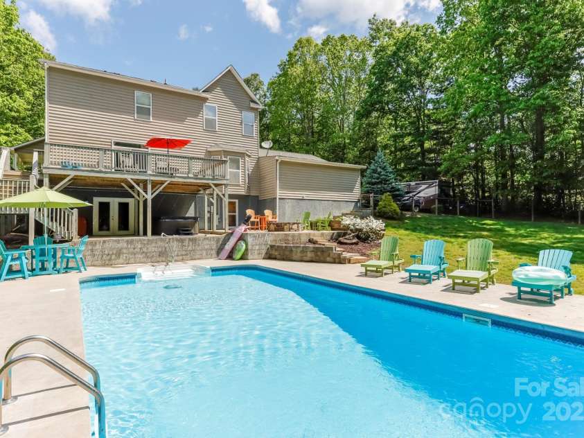 69 Ivy Lane, Fletcher, NC 28732.  MLS# CAR4257860, YatesRealty ID 16867. 