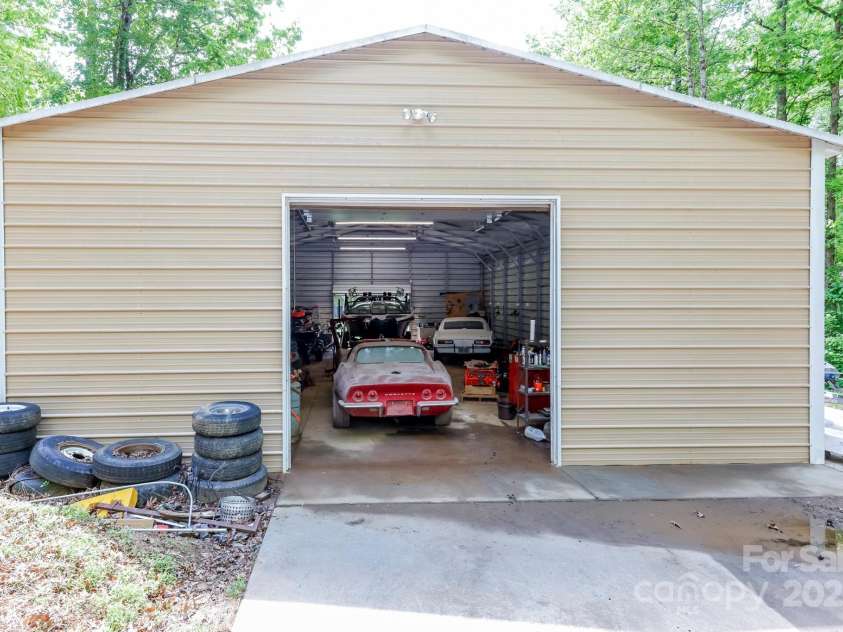 69 Ivy Lane, Fletcher, NC 28732.  MLS# CAR4257860, YatesRealty ID 16867. 