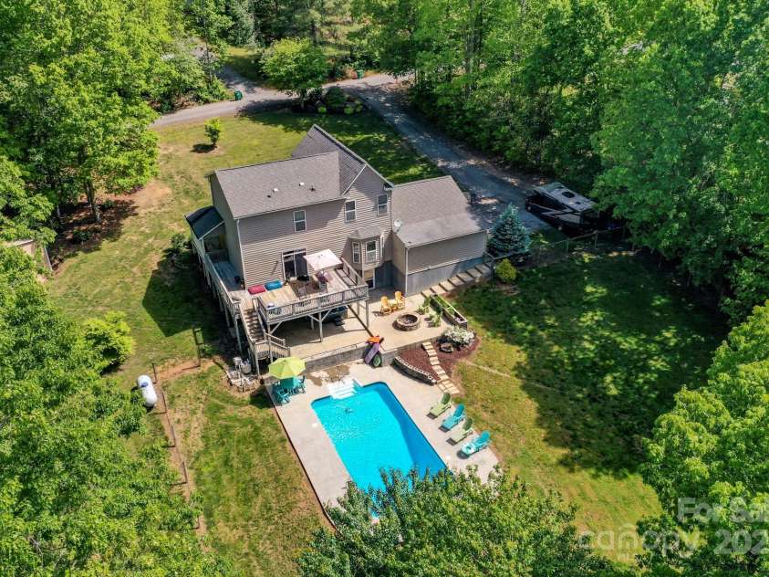 69 Ivy Lane, Fletcher, NC 28732.  MLS# CAR4257860, YatesRealty ID 16867. 