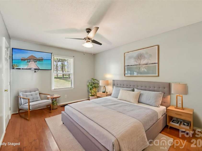 140 Clearview Road, Statesville, NC 28625.  MLS# CAR4371553, YatesRealty ID 16868. 