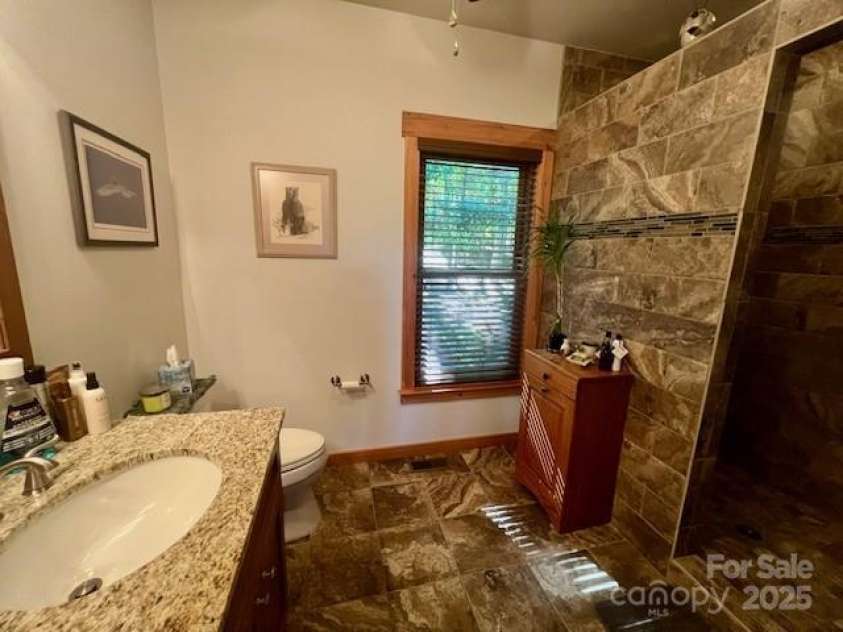 80 Grandview Loop, Nebo, NC 28761.  MLS# CAR4317495, YatesRealty ID 16868. Large main bath and walk in shower.