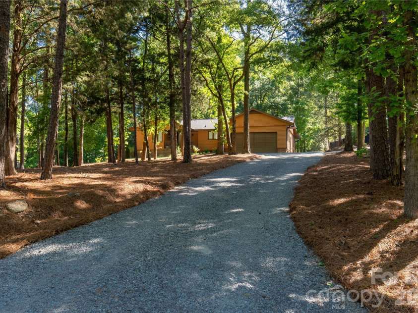 328 Dana Drive, Catawba, SC 29704.  MLS# CAR4373252, YatesRealty ID 16872. 