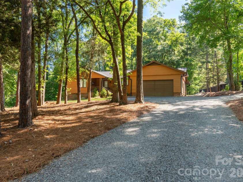 328 Dana Drive, Catawba, SC 29704.  MLS# CAR4373252, YatesRealty ID 16872. 