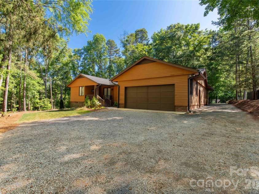 328 Dana Drive, Catawba, SC 29704.  MLS# CAR4373252, YatesRealty ID 16872. 