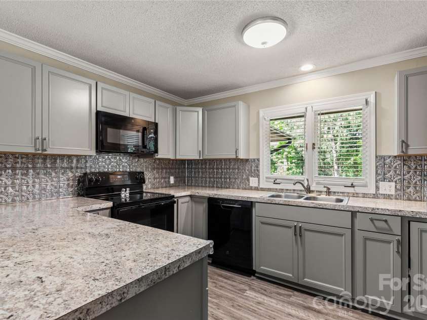 328 Dana Drive, Catawba, SC 29704.  MLS# CAR4373252, YatesRealty ID 16872. 