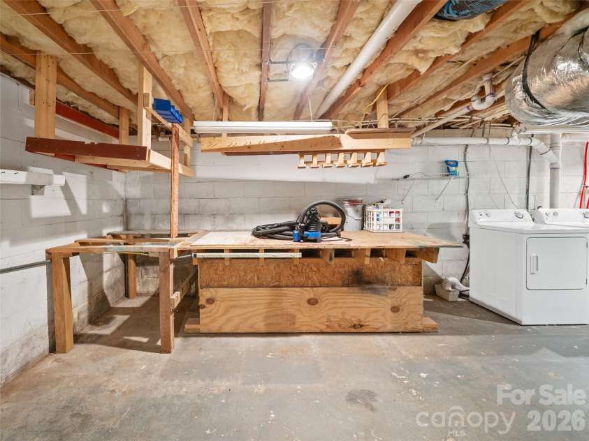 125 HEARTLAND Lane, Burnsville, NC 28714.  MLS# CAR4273356, YatesRealty ID 16873. Basement Laundry/workbench