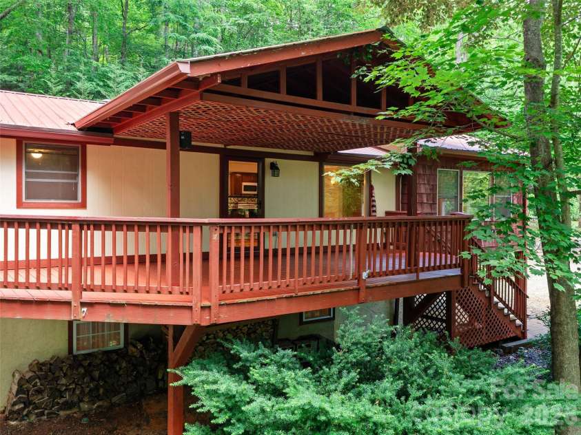 125 HEARTLAND Lane, Burnsville, NC 28714.  MLS# CAR4273356, YatesRealty ID 16873. Natures sights and sounds surrounding you!