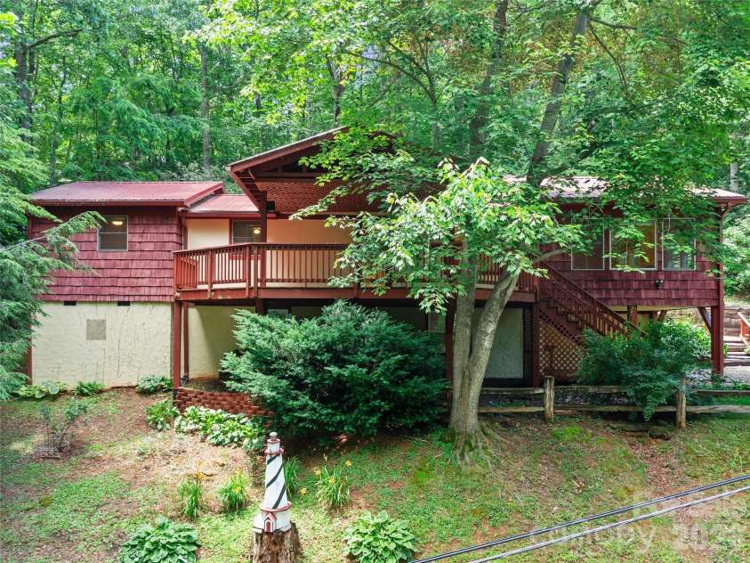 125 HEARTLAND Lane, Burnsville, NC 28714.  MLS# CAR4273356, YatesRealty ID 16873. Nestled among the Blue Ridge Mountains, just below Mt Mitchell!