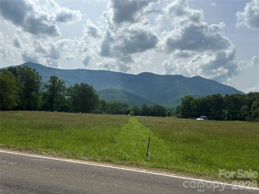 125 HEARTLAND Lane, Burnsville, NC 28714.  MLS# CAR4273356, YatesRealty ID 16873. View to and from home!