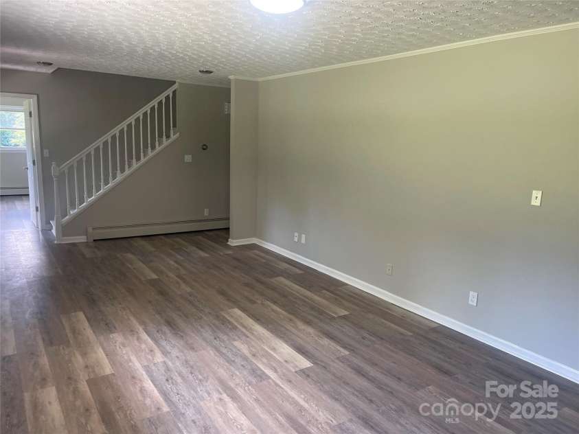 298 Haven Hill Lane, Thomasville, NC 27360.  MLS# CAR4266273, YatesRealty ID 16873. 