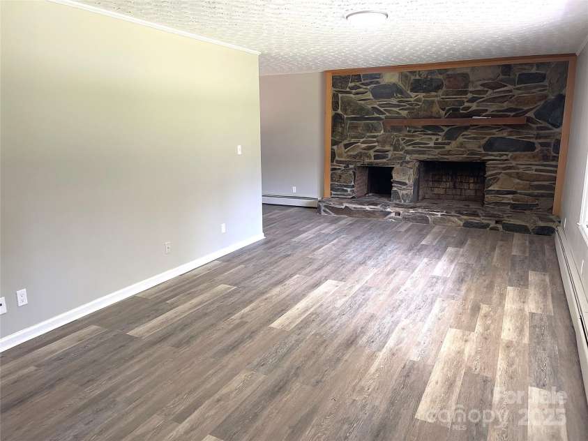 298 Haven Hill Lane, Thomasville, NC 27360.  MLS# CAR4266273, YatesRealty ID 16873. 