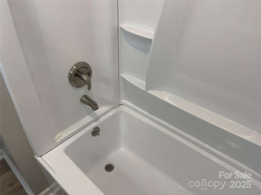 298 Haven Hill Lane, Thomasville, NC 27360.  MLS# CAR4266273, YatesRealty ID 16873. 