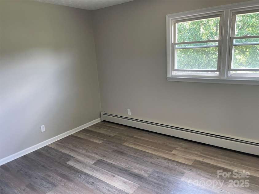 298 Haven Hill Lane, Thomasville, NC 27360.  MLS# CAR4266273, YatesRealty ID 16873. 