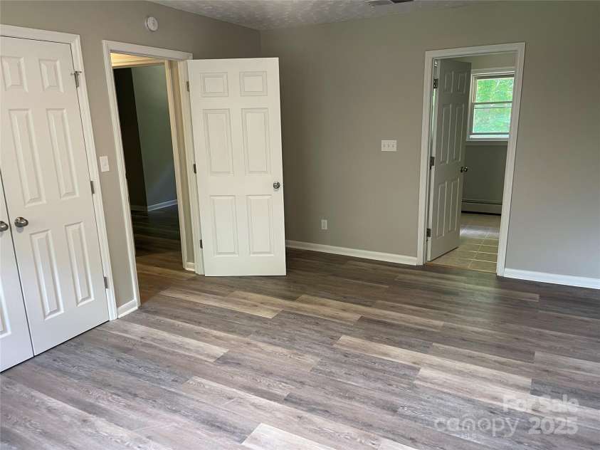 298 Haven Hill Lane, Thomasville, NC 27360.  MLS# CAR4266273, YatesRealty ID 16873. 