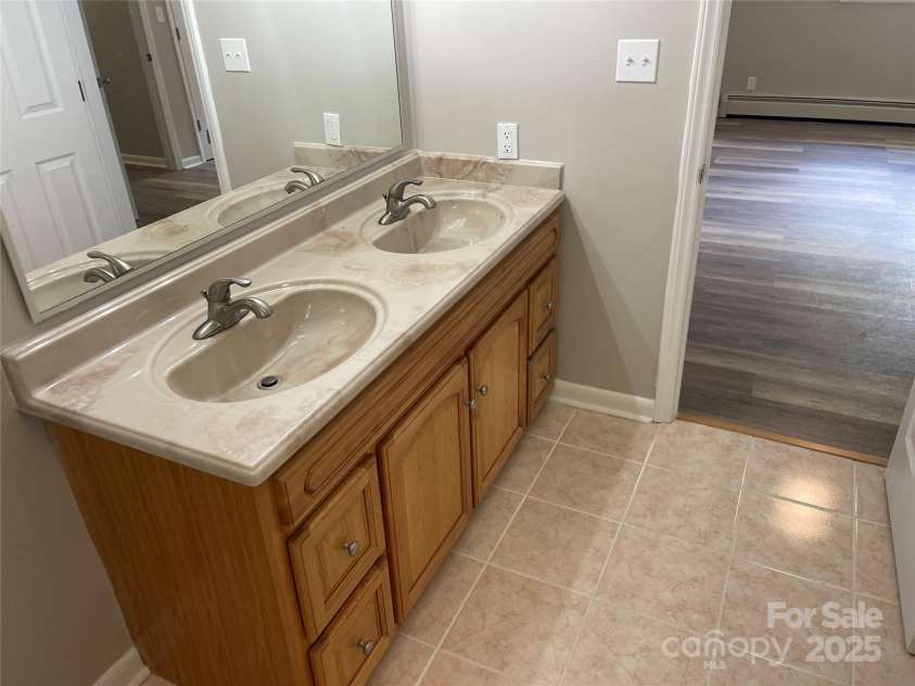 298 Haven Hill Lane, Thomasville, NC 27360.  MLS# CAR4266273, YatesRealty ID 16873. 