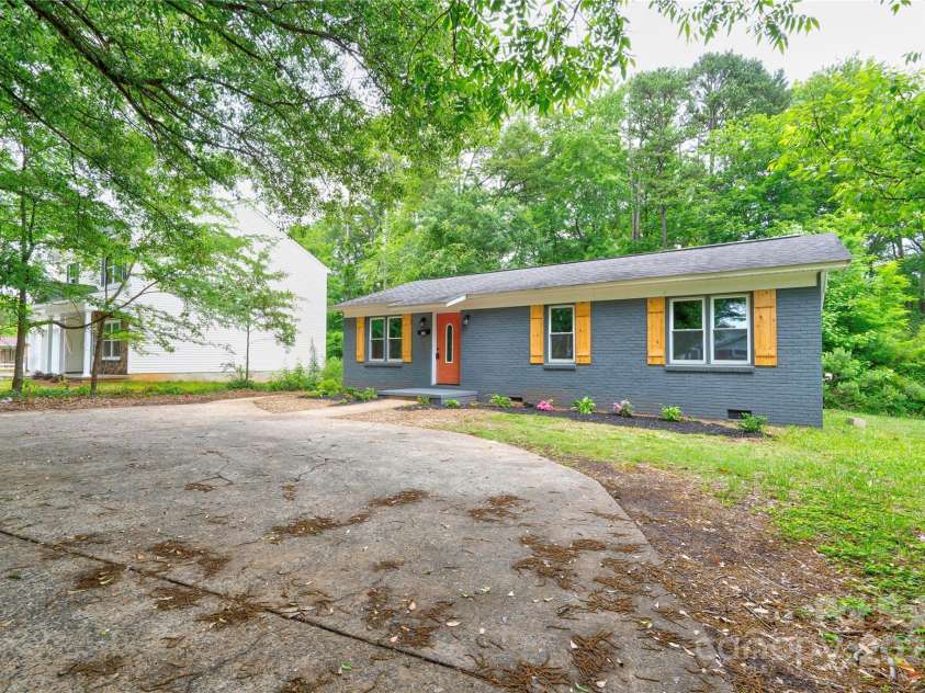 1010 Fallston Road, Shelby, NC 28150.  MLS# CAR4265543, YatesRealty ID 16874. Front Right