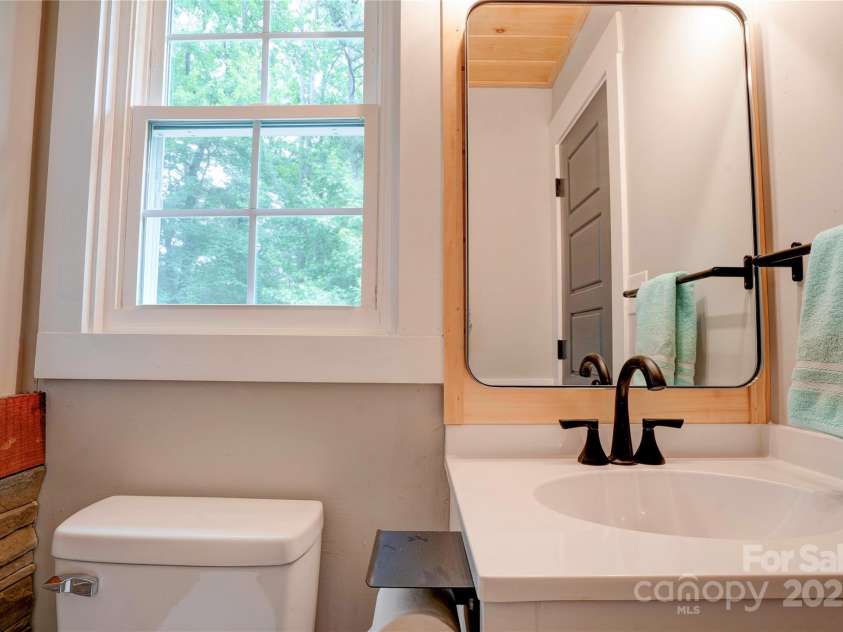 1010 Fallston Road, Shelby, NC 28150.  MLS# CAR4265543, YatesRealty ID 16874. Primary Half Bath