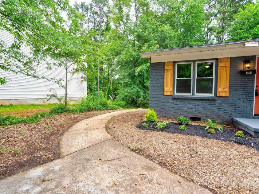 1010 Fallston Road, Shelby, NC 28150.  MLS# CAR4265543, YatesRealty ID 16874. Walk Way