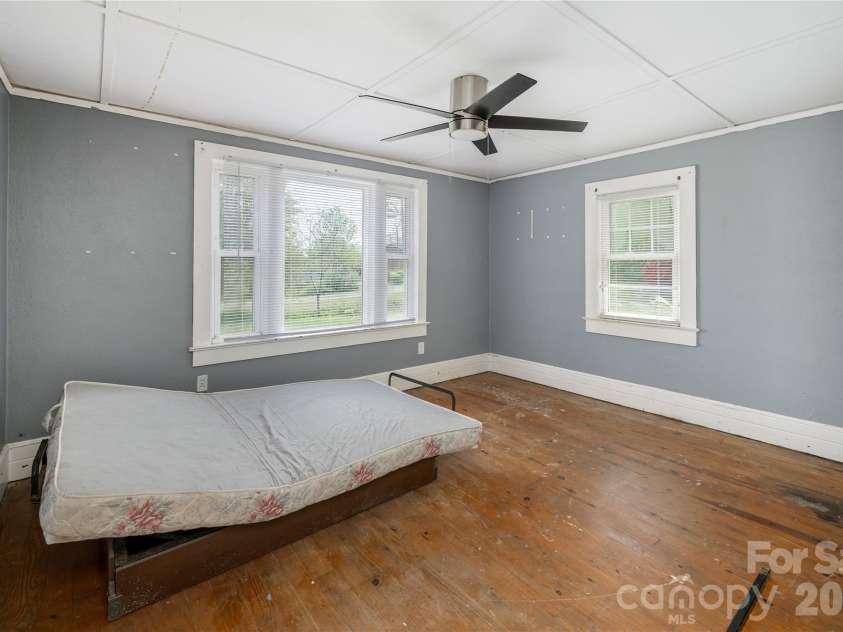 603 Halsbury Avenue, Hendersonville, NC 28791.  MLS# CAR4369482, YatesRealty ID 16874. 