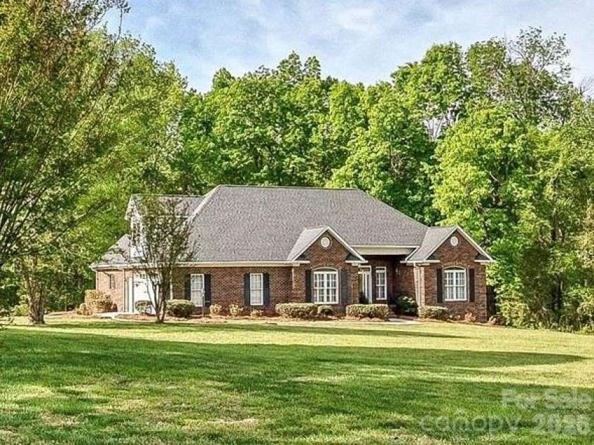 10896 Pioneer Mill Road, Concord, NC 28025.  MLS# CAR4369471, YatesRealty ID 16875. Custom brick ranch on 4+ acres!