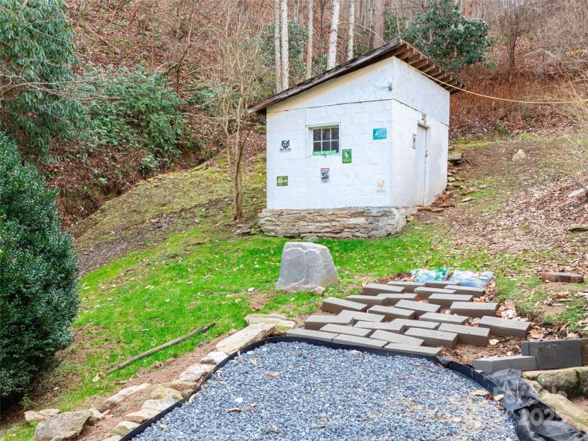 12982 US HWY 19W None, Burnsville, NC 28714.  MLS# CAR4234088, YatesRealty ID 16876. Storage shed