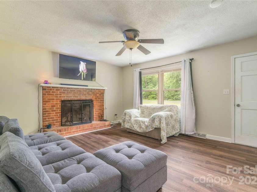 166 Stephanie Drive, Lexington, NC 27295.  MLS# CAR4266320, YatesRealty ID 16876. 