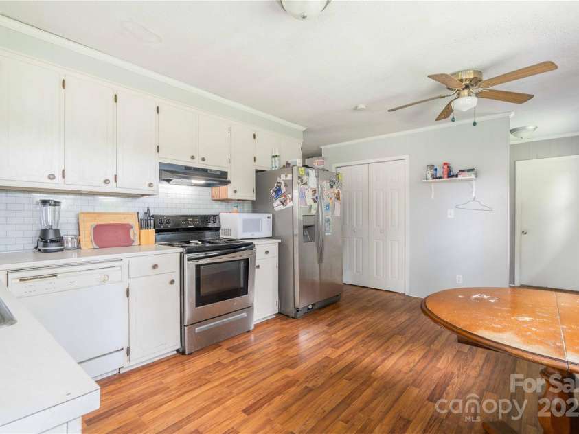 166 Stephanie Drive, Lexington, NC 27295.  MLS# CAR4266320, YatesRealty ID 16876. 