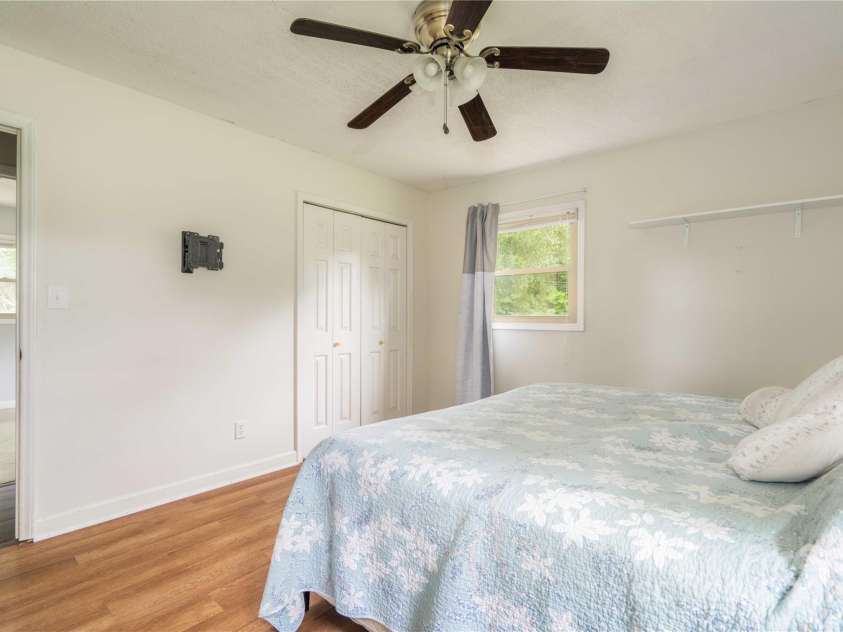 166 Stephanie Drive, Lexington, NC 27295.  MLS# CAR4266320, YatesRealty ID 16876. 