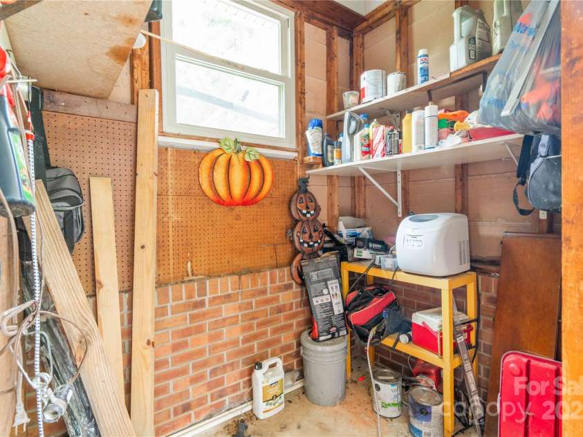 166 Stephanie Drive, Lexington, NC 27295.  MLS# CAR4266320, YatesRealty ID 16876. 