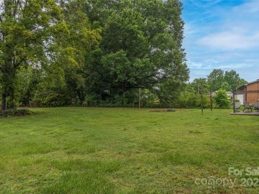 166 Stephanie Drive, Lexington, NC 27295.  MLS# CAR4266320, YatesRealty ID 16876. 