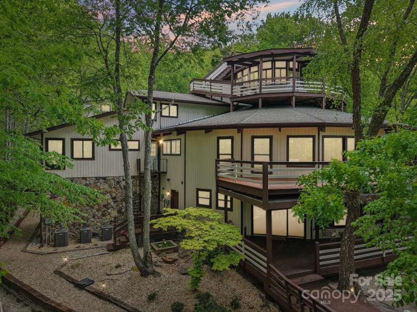 295 Dills Road, Bryson City, NC 28713.  MLS# CAR4280910, YatesRealty ID 16878. Amazing Architecture