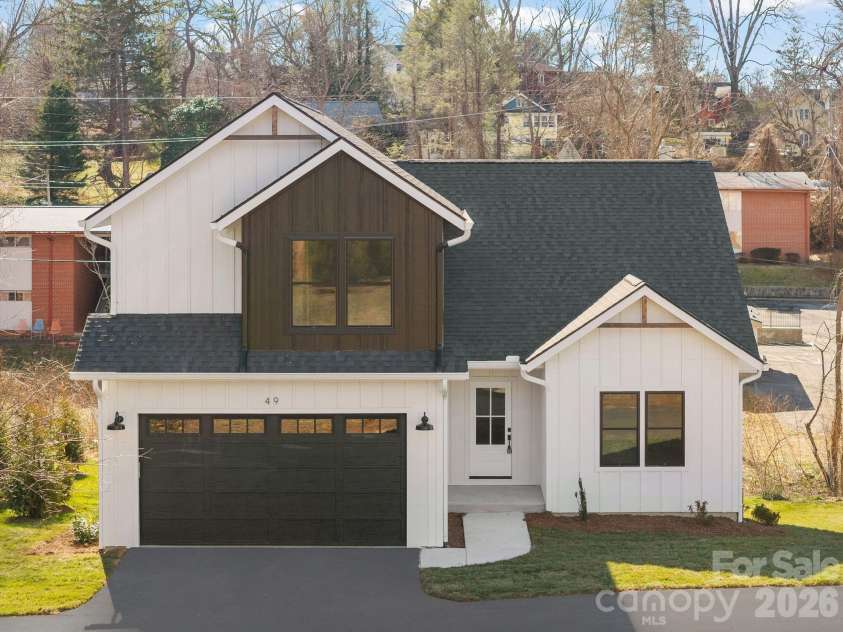 49 Johnson Drive, Asheville, NC 28804.  MLS# CAR4340354, YatesRealty ID 1688. 