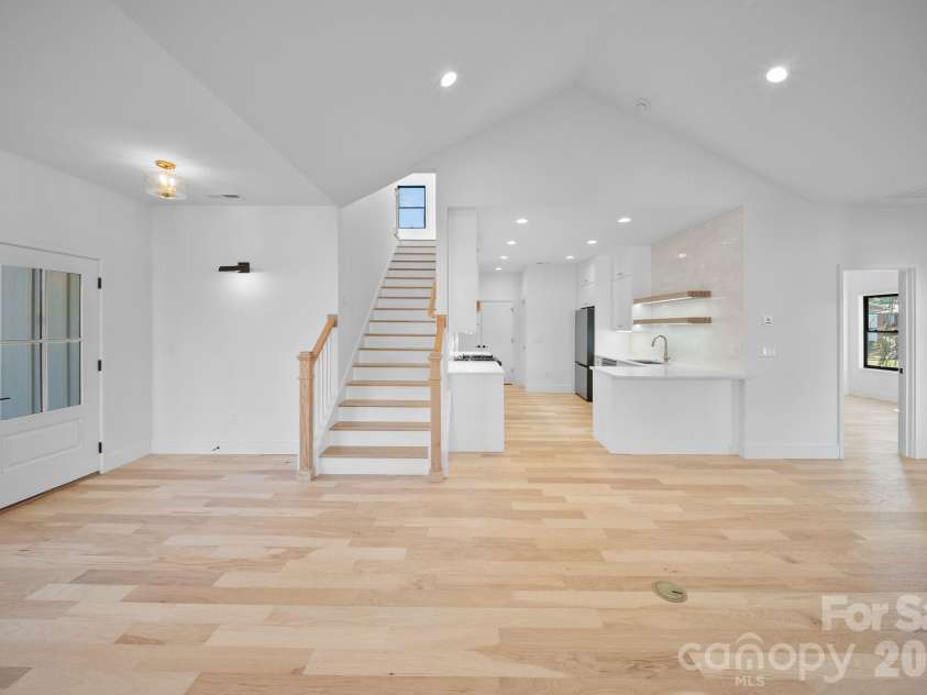 49 Johnson Drive, Asheville, NC 28804.  MLS# CAR4340354, YatesRealty ID 1688. 