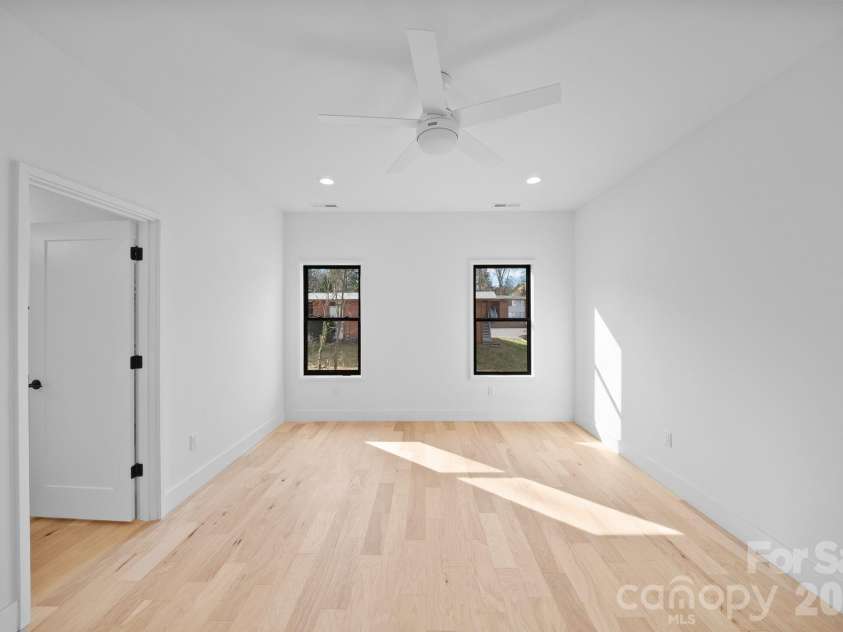 49 Johnson Drive, Asheville, NC 28804.  MLS# CAR4340354, YatesRealty ID 1688. 