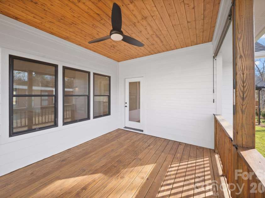 49 Johnson Drive, Asheville, NC 28804.  MLS# CAR4340354, YatesRealty ID 1688. 