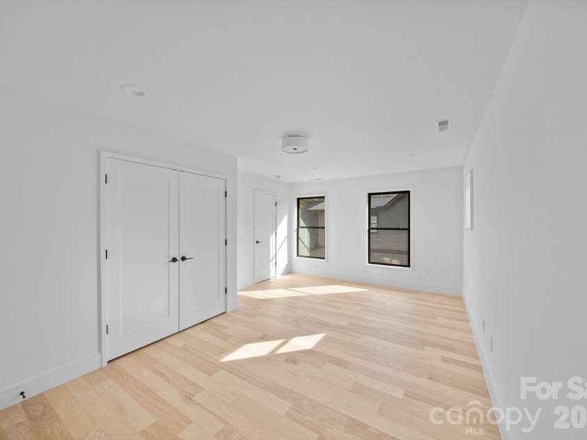 49 Johnson Drive, Asheville, NC 28804.  MLS# CAR4340354, YatesRealty ID 1688. 