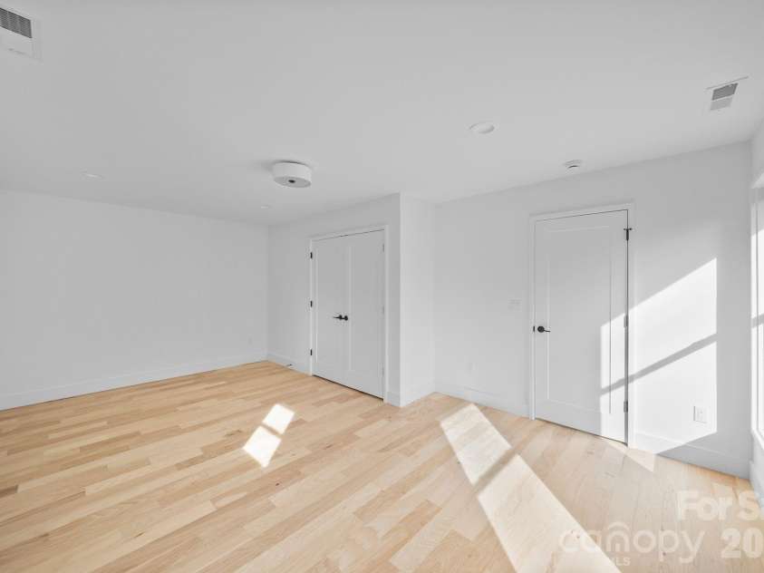 49 Johnson Drive, Asheville, NC 28804.  MLS# CAR4340354, YatesRealty ID 1688. 