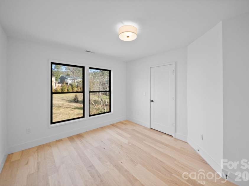 49 Johnson Drive, Asheville, NC 28804.  MLS# CAR4340354, YatesRealty ID 1688. 
